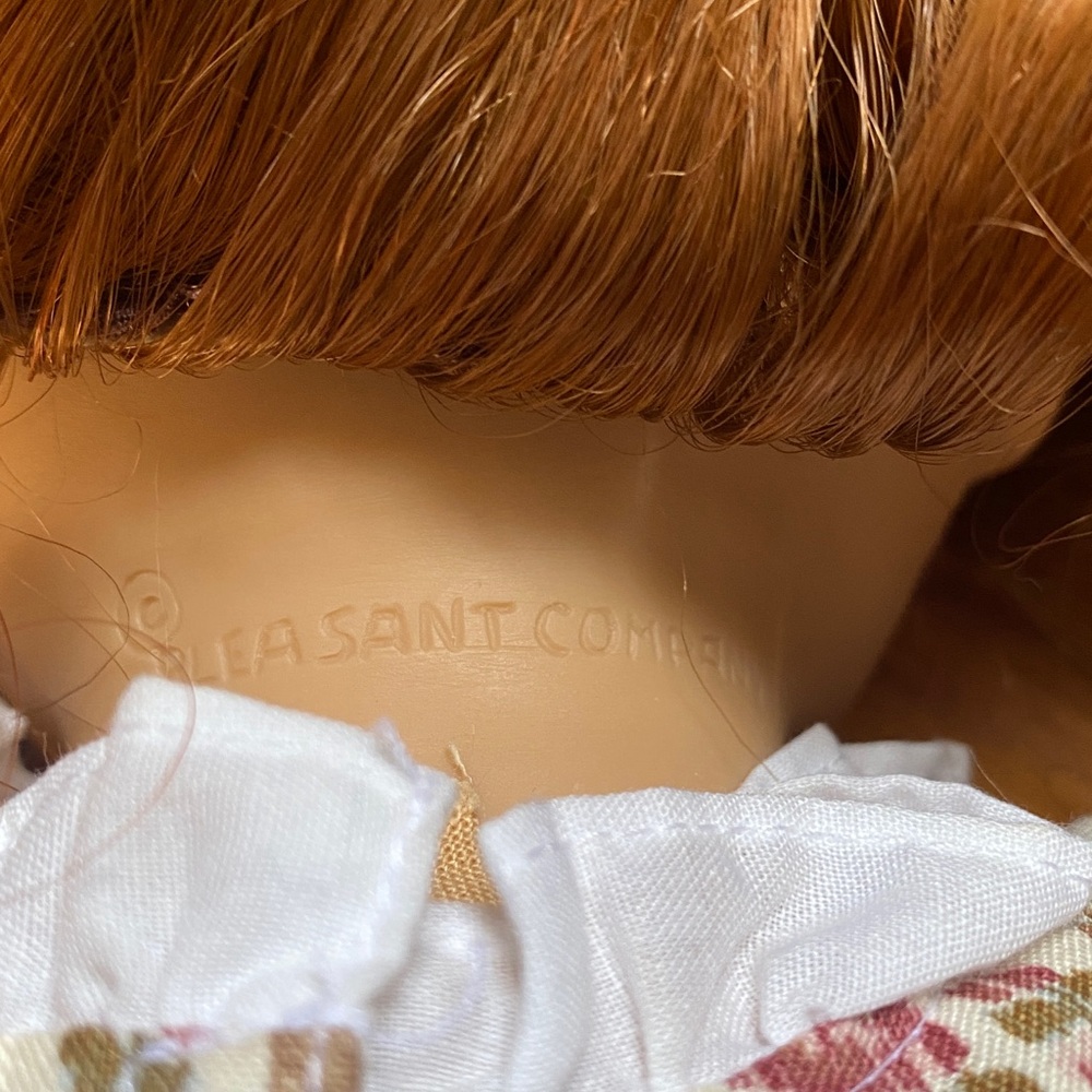 American Girls Felicity doll + outfits and books - Picture 4 of 8